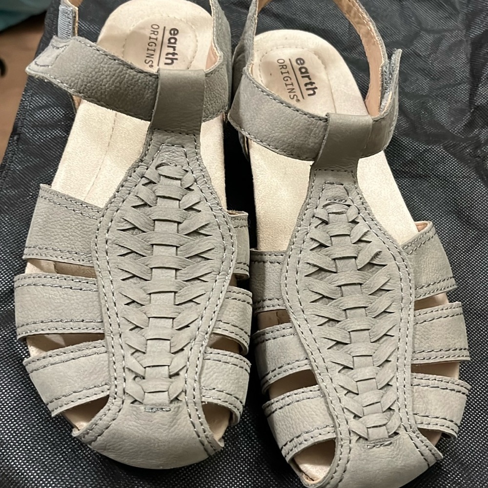 Earth Orgin Sandals that is tan insole and gray outside.